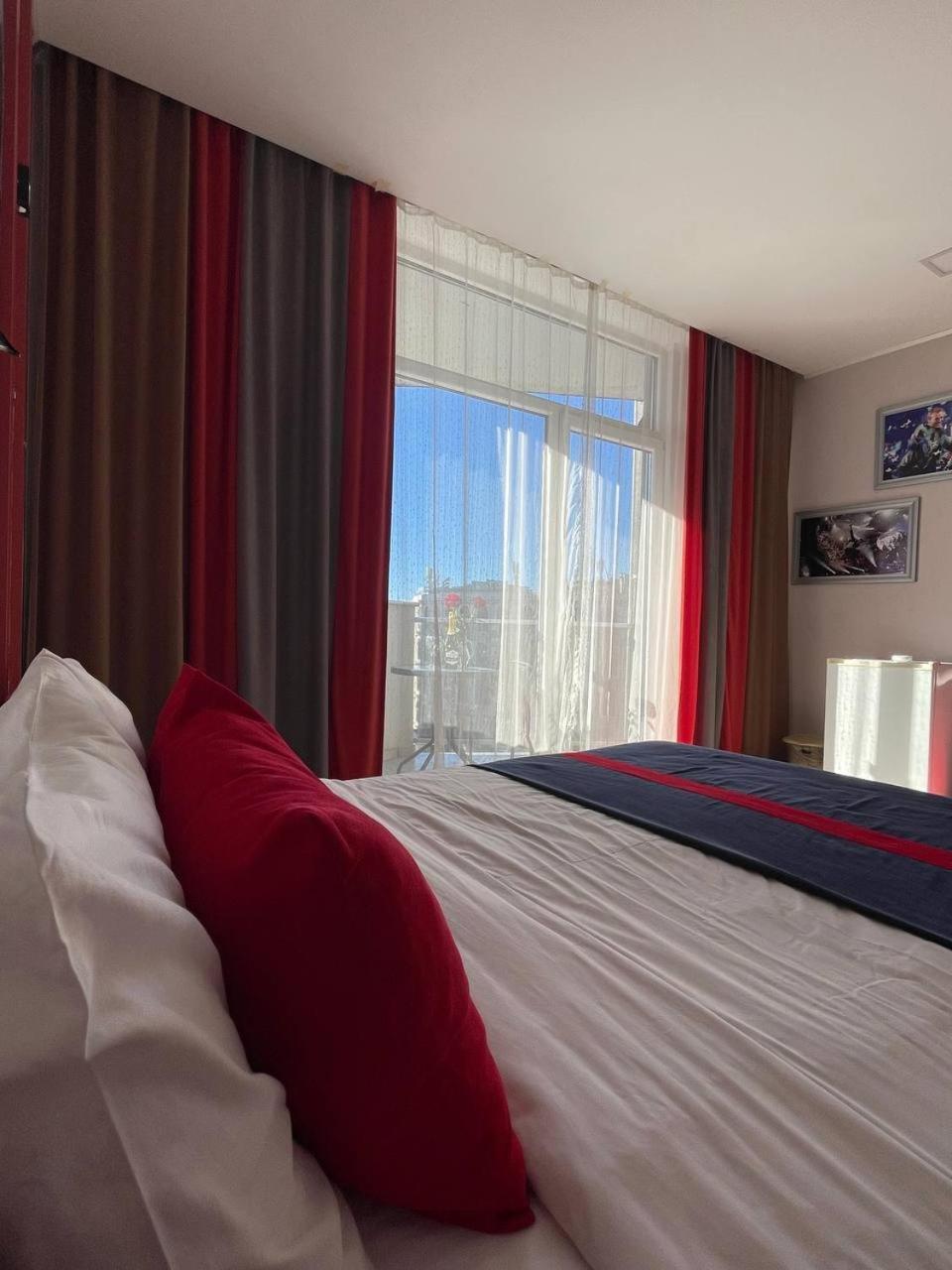 Sea View Rock Hotel Батуми Екстериор снимка