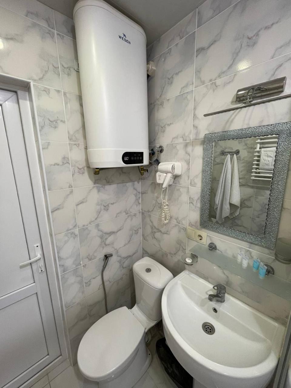 Sea View Rock Hotel Батуми Екстериор снимка